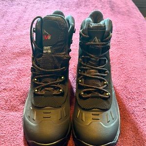 Nortiv8 Men’s size 8.5 Black Snow Boots/Hiking Boots NEVER WORN